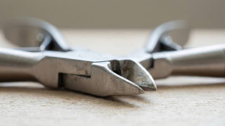 Fácil e rápido: aprenda como amolar alicate de unha em casa como o de manicure