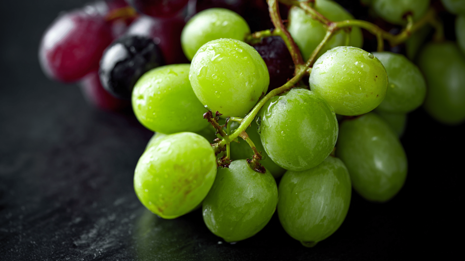 Ela facilmente ficaria na lista das 10 frutas com mais benéficas pra saúde  — Descubra os principais benefícios da UVA!