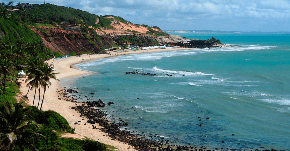 Destino do Nordeste vem surpreendendo por entregar praias paradisíacas e uma vida noturna intensa