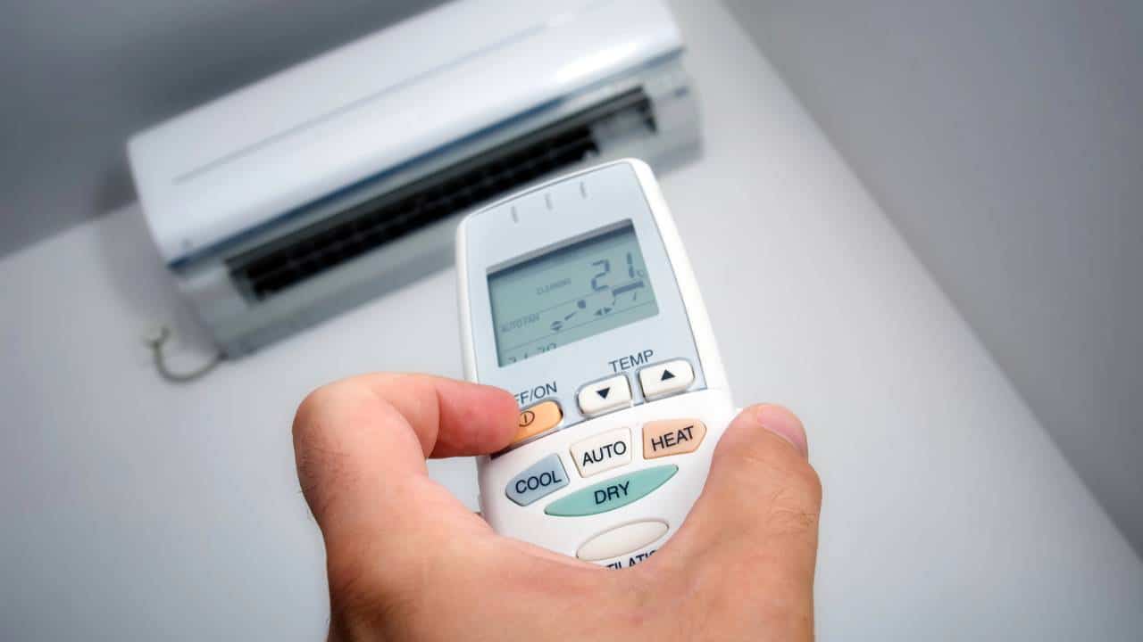 Nem 17°C, nem 24°C: esta é a temperatura ideal do ar-condicionado para economizar luz