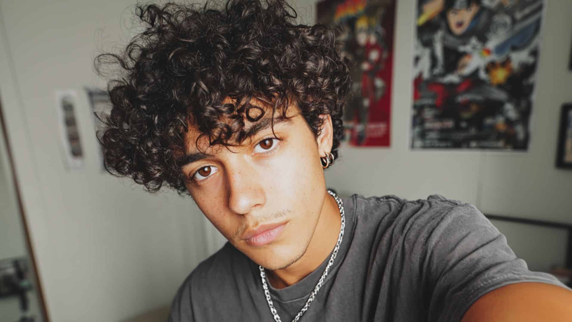 Como finalizar o cacho em 2 minutos e sair de casa com cara de quem foi ao barbeiro
