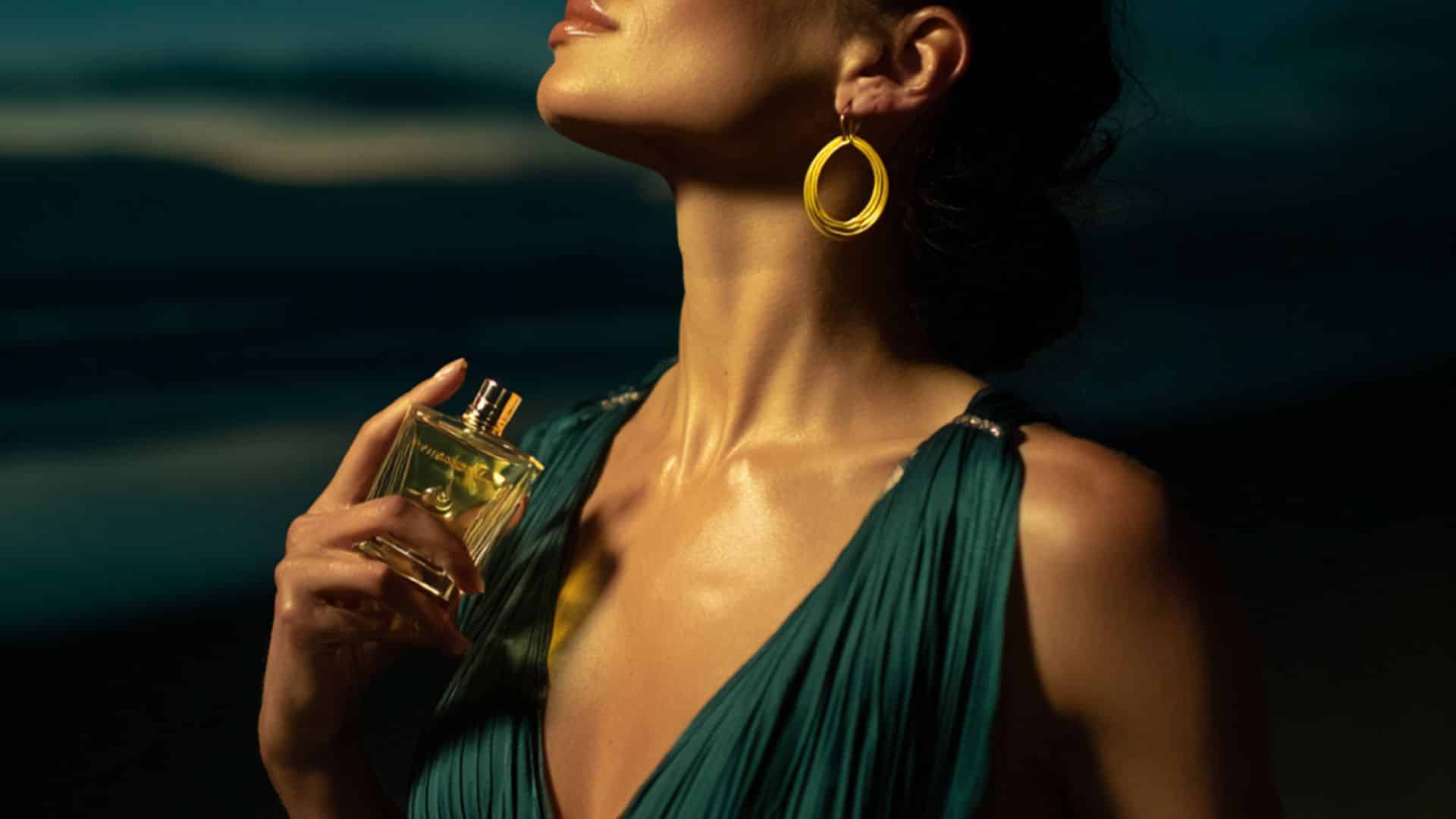 Veja os 5 perfumes nacionais mais aclamados e que são os favoritos pro verão!