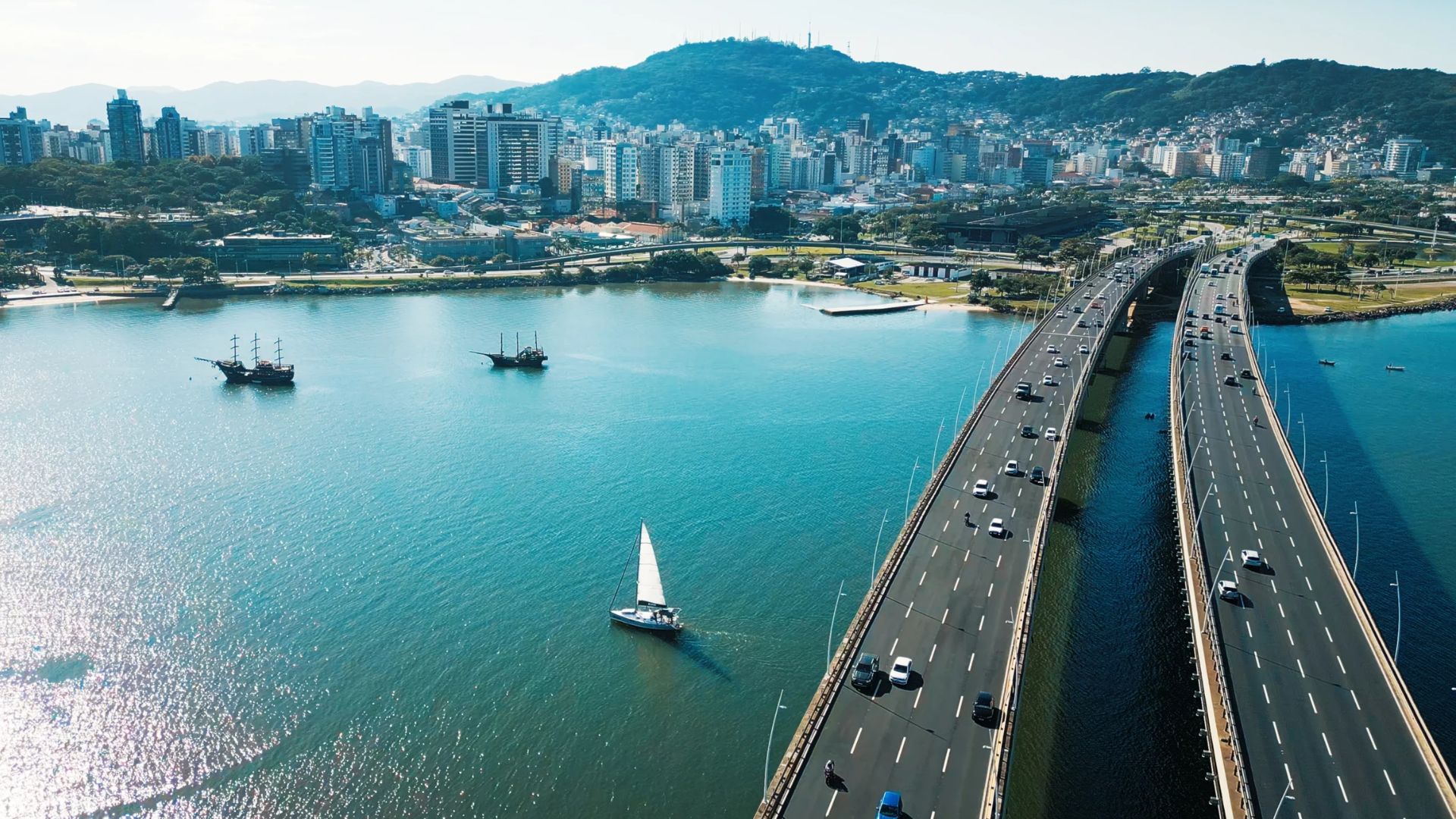 Reconhecida como um dos destinos mais deslumbrantes do Brasil, essa cidade vem encantando pela fusão entre natureza e vida urbana