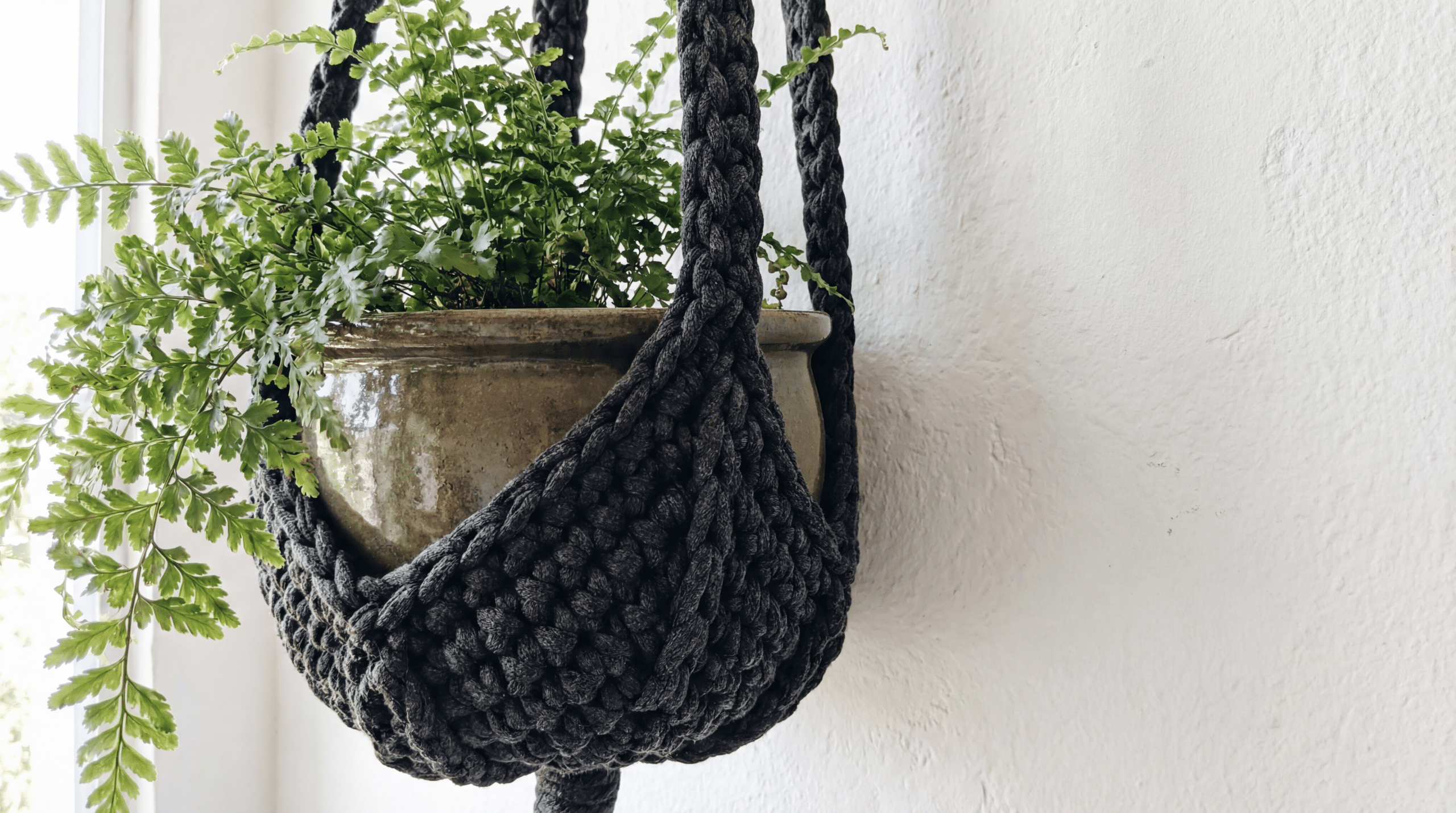 Suporte de plantas em fio de malha que aguenta vasos pesados sem ceder com o tempo