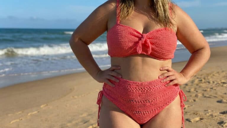 Biquíni de crochê plus size: como fazer o modelo que valoriza as curvas em 2026