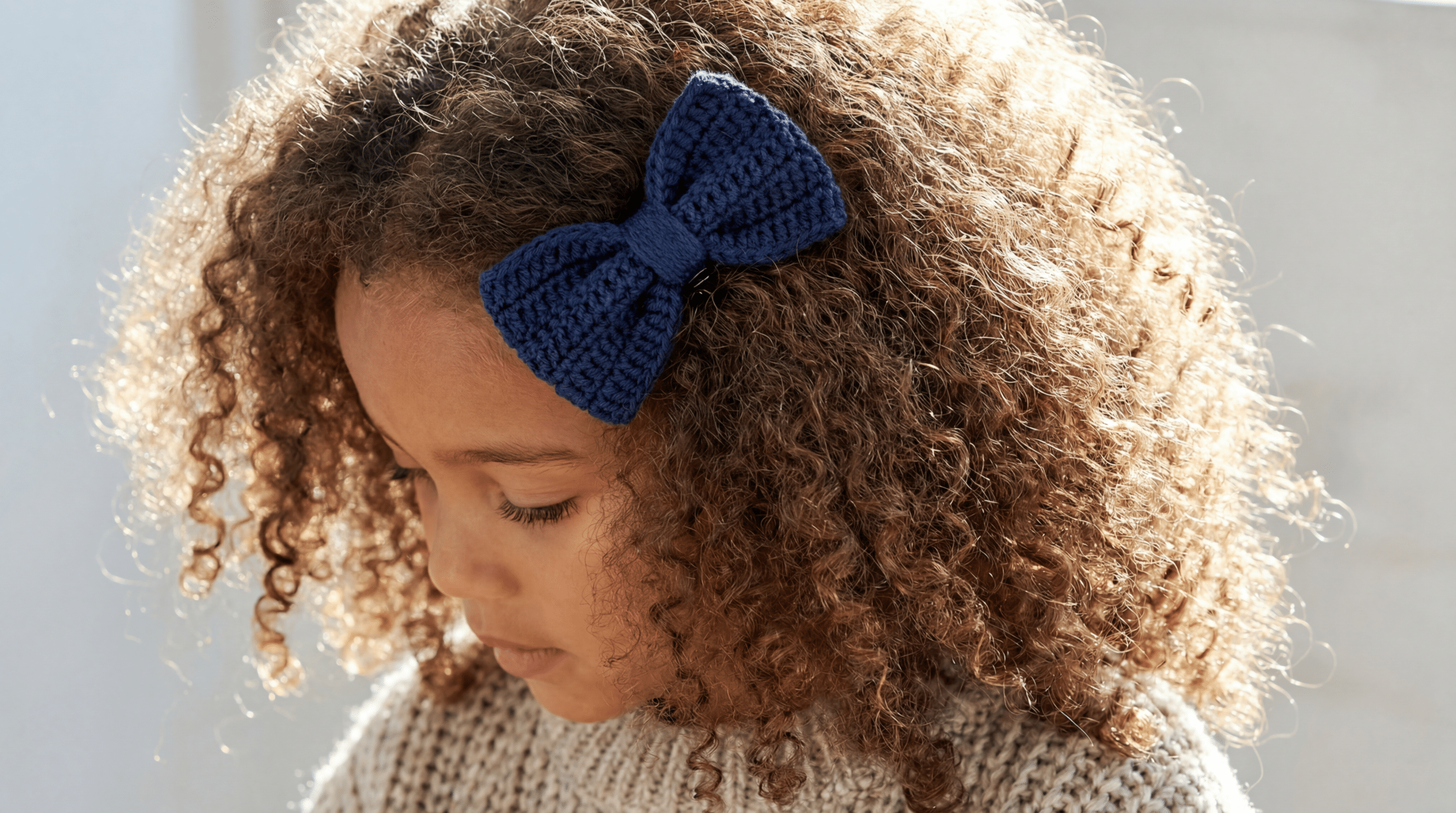 O acessório de cabelo que gasta quase nada de linha e já se tornou o queridinho das encomendas para festas infantis