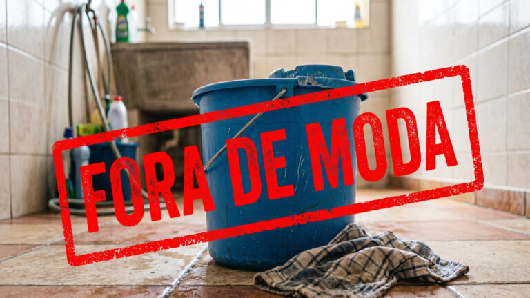 Balde e pano de chão torcido na mão estão fora de moda