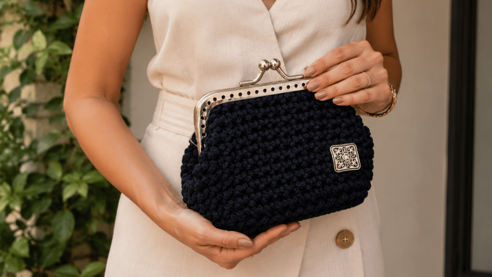 Bolsa de mão em crochê: o acessório delicado que valoriza qualquer look