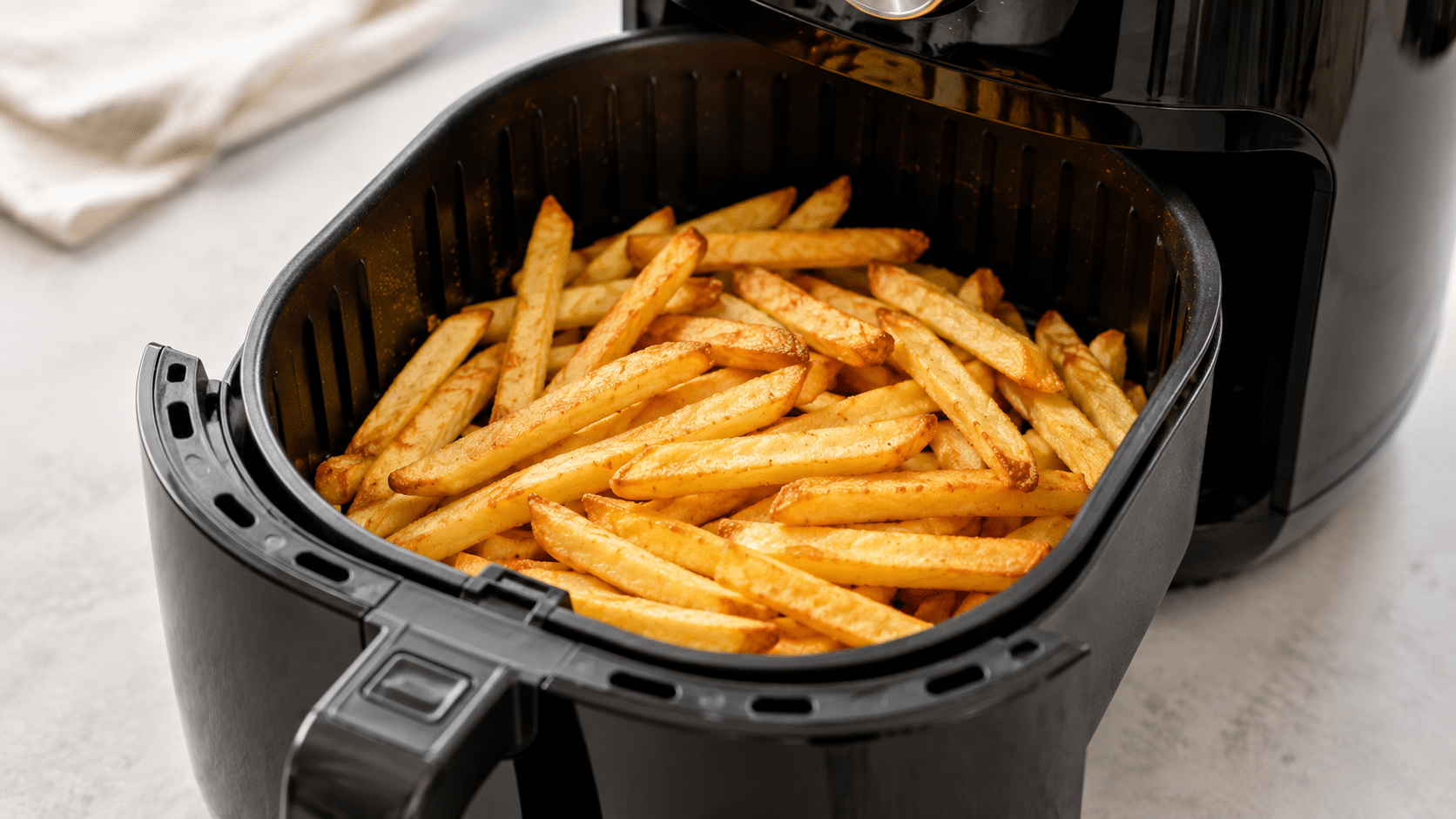 Batata Frita na Air Fryer Fica Muito Mais Crocante Com Este Passo Simples Antes do Preparo