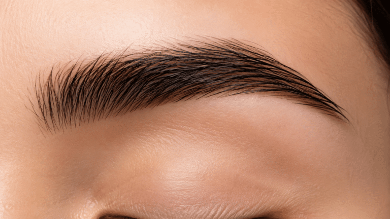 Sobrancelha natural e volumosa vira tendência de beleza em 2026