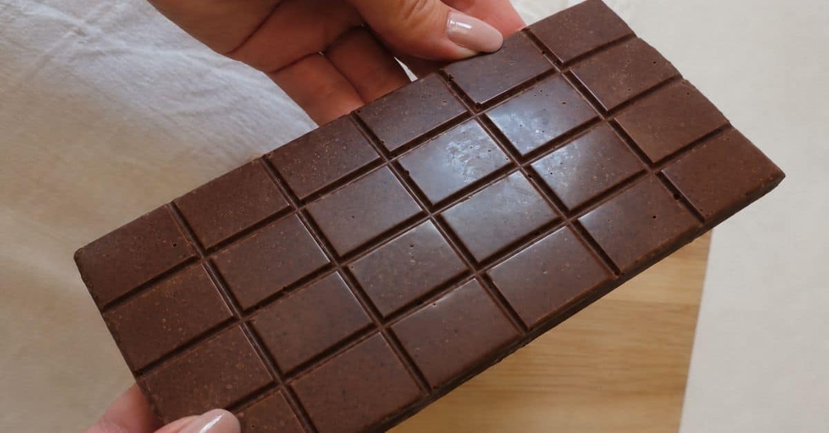 Receita rápida de barra de Chocolate Caseiro e vegano — Cremoso e que derrete na boca!