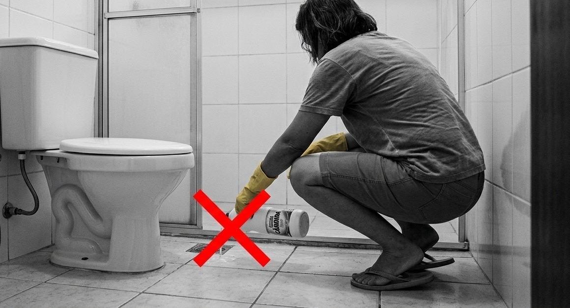 Pare de lavar o banheiro com água sanitária pura, o jeito certo gasta menos e não corrói o rejunte