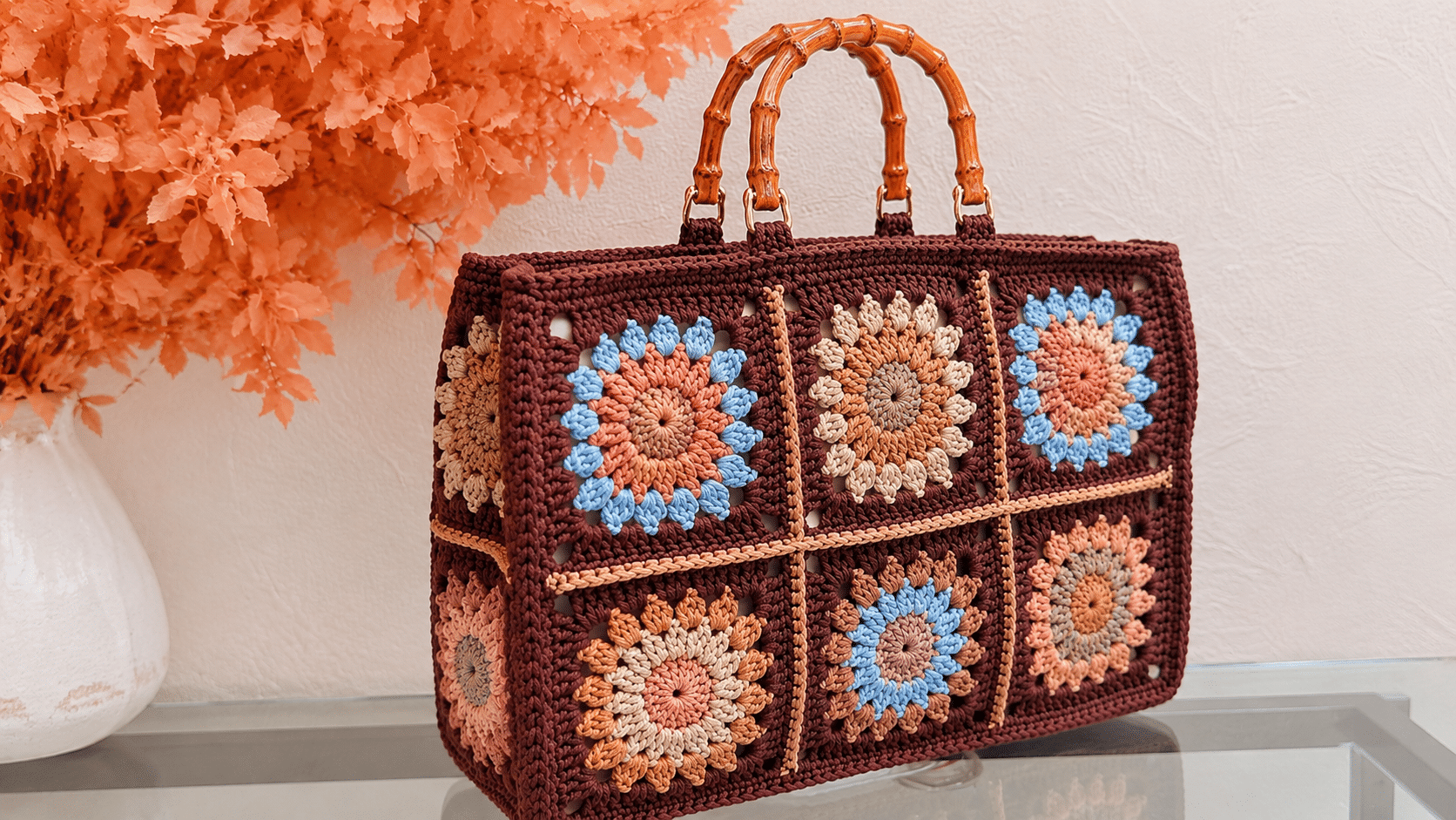 Ela Une Squares, Elegância e um Visual Sofisticado: Veja Por Que a Bolsa Azzurri Está Entre os Projetos de Crochê Mais Desejados de 2026
