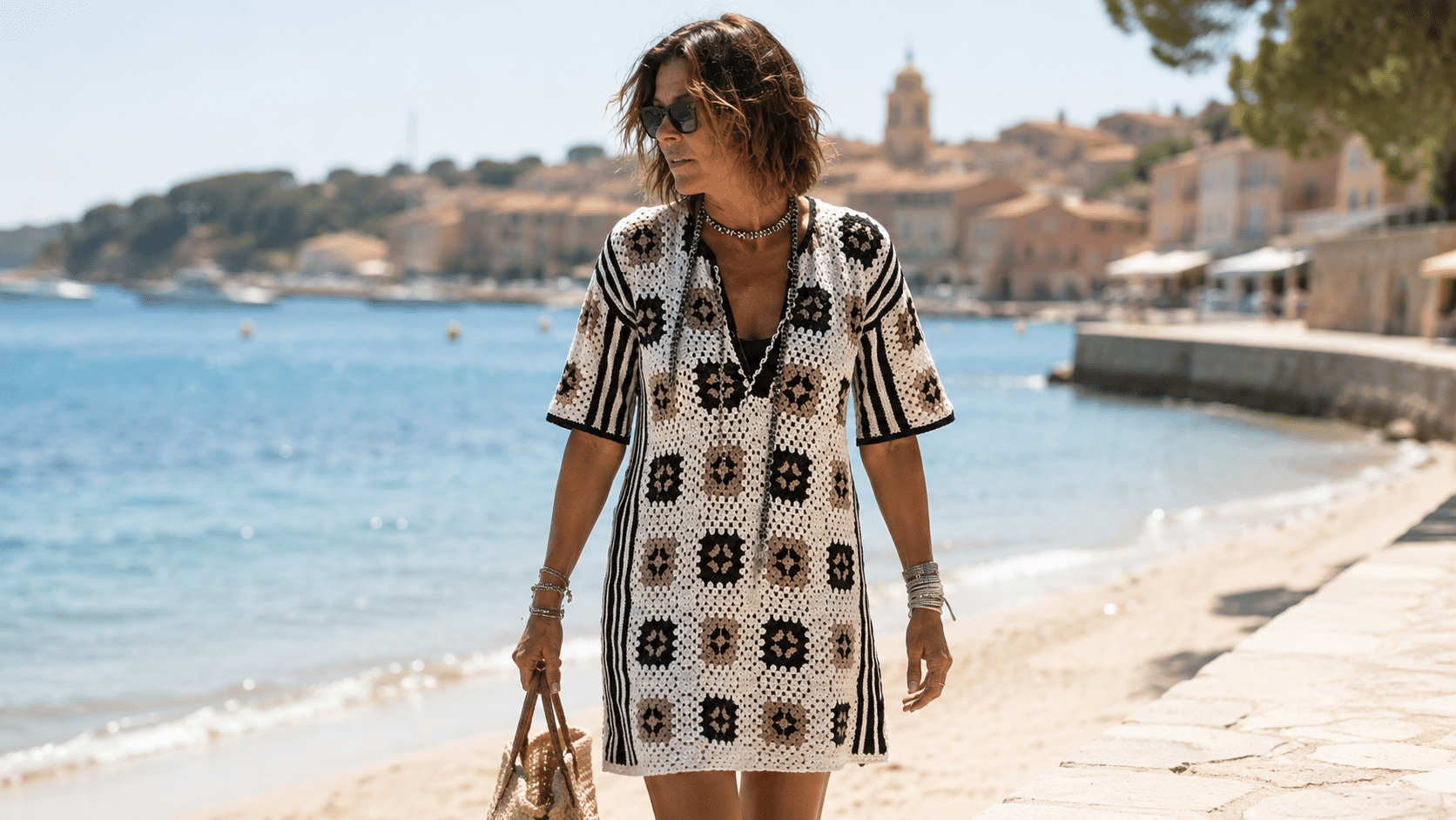 Carolina de Mônaco inspira saída de praia de crochê elegante com granny squares; veja gráficos e videoaula