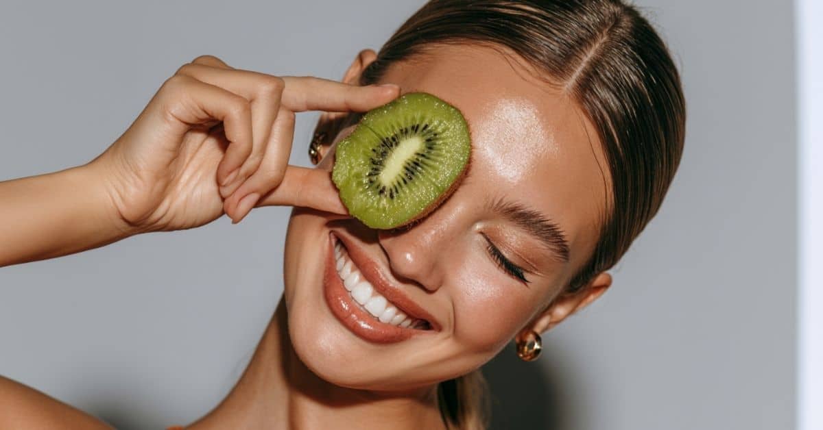 Skincare de dentro para fora: os 29 melhores alimentos para consumir e garantir pele e cabelos mais bonitos segundo nutricionistas