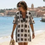 saída de praia de crochê inspirada no modelo usado por Carolina de Mônaco em Saint-Tropez.