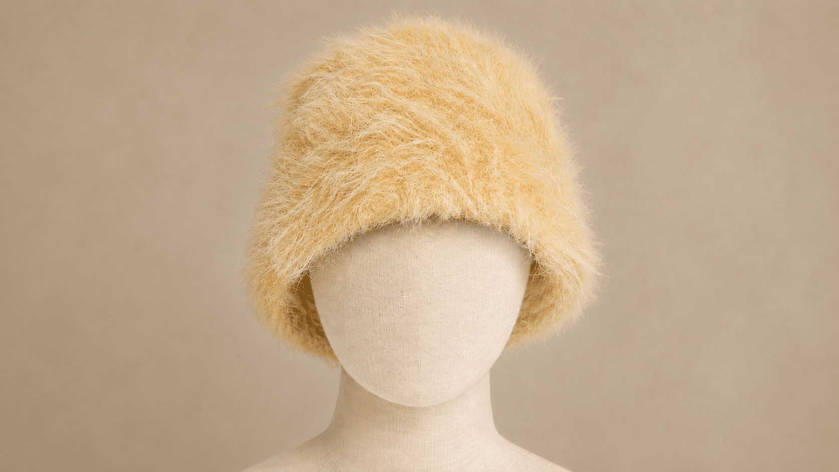 Bucket Hat Pólen em crochê combina textura moderna e um tom neutro fácil de usar