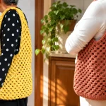 Duas bolsas de crochê feitas com barbante nas cores amarelo e rosa