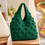 Três modelos de bolsas de crochê com barbante nas cores natural com marrom, verde e listras coloridas.
